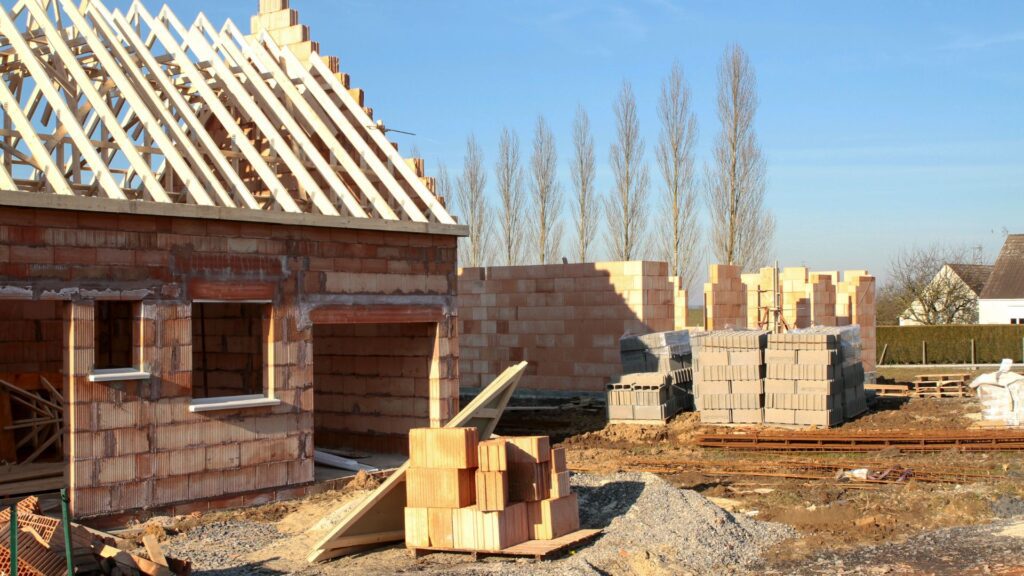 Construction maison neuve en parpaing hydrofuge · gros œuvre Bouches-du-Rhône · DTU 20.1 · LMVP