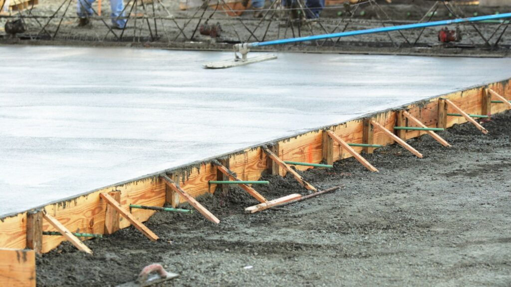 Devis main d'œuvre maçonnerie — équipe sur chantier