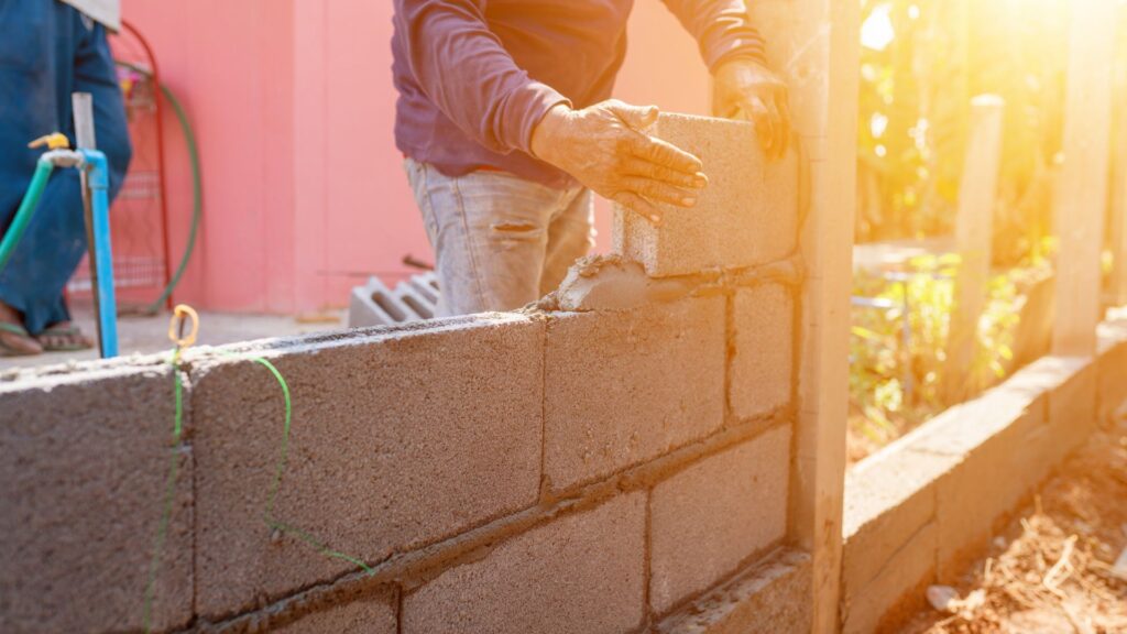 Mur de soutènement en pierre apparente sèche · restanque provençale · construction LMVP Bouches-du-Rhône