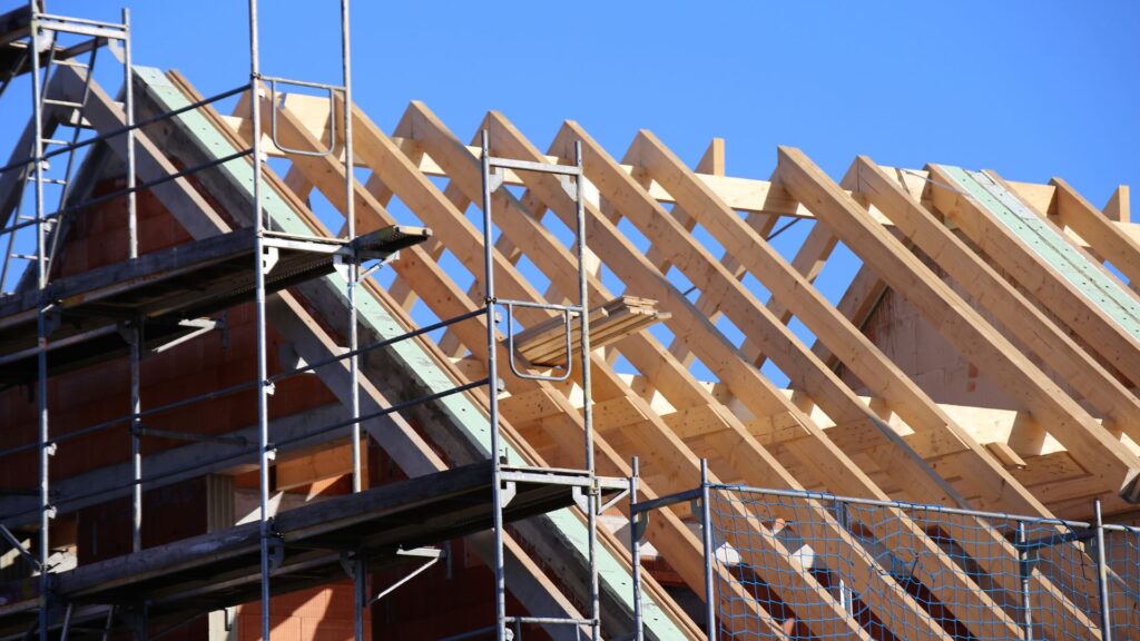 Chantier de rénovation à Marseille par Les Maisons Vertes Provençales — appartement réglé en crypto ou en euros