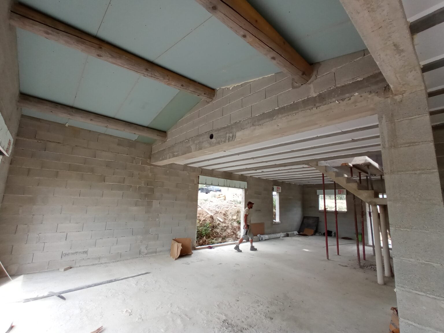 Travaux de maçonnerie en cours — villa Lambesc