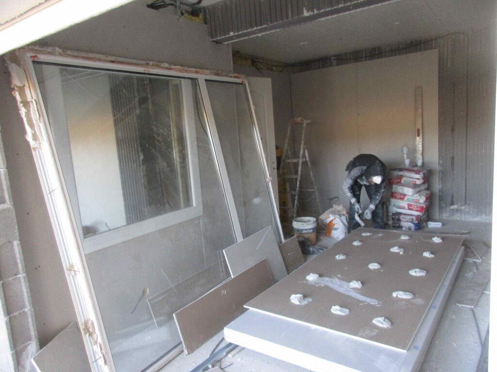 Rénovation Marseille — finition pièce de vie Les Maisons Vertes Provençales