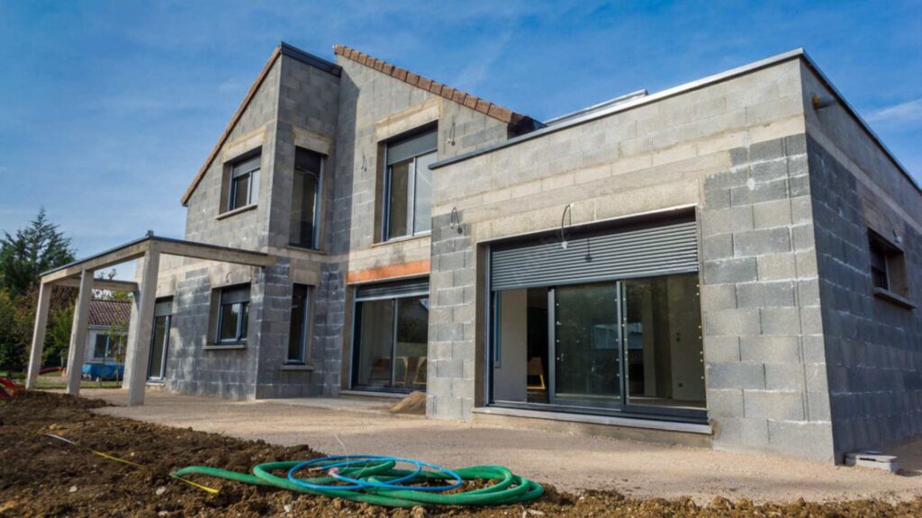 Construction de villa neuve à La Ciotat — finition méditerranéenne RE2020