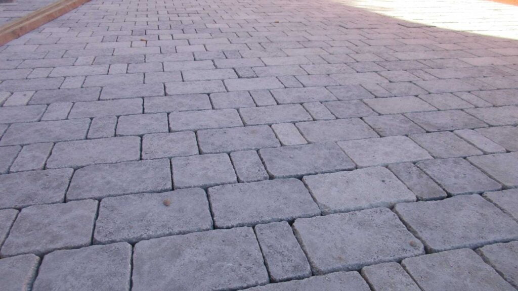 Travaux d'aménagement pavé à Eyguières — Les Maisons Vertes Provençales