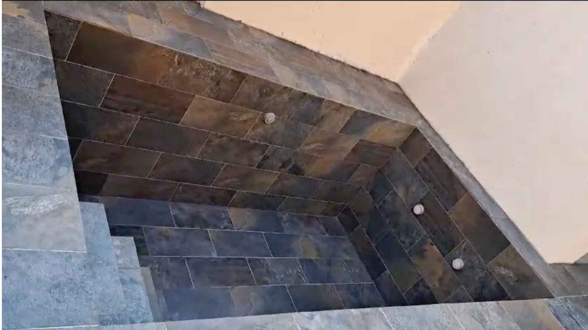 Piscine béton Avignon — réalisation Les Maisons Vertes Provençales