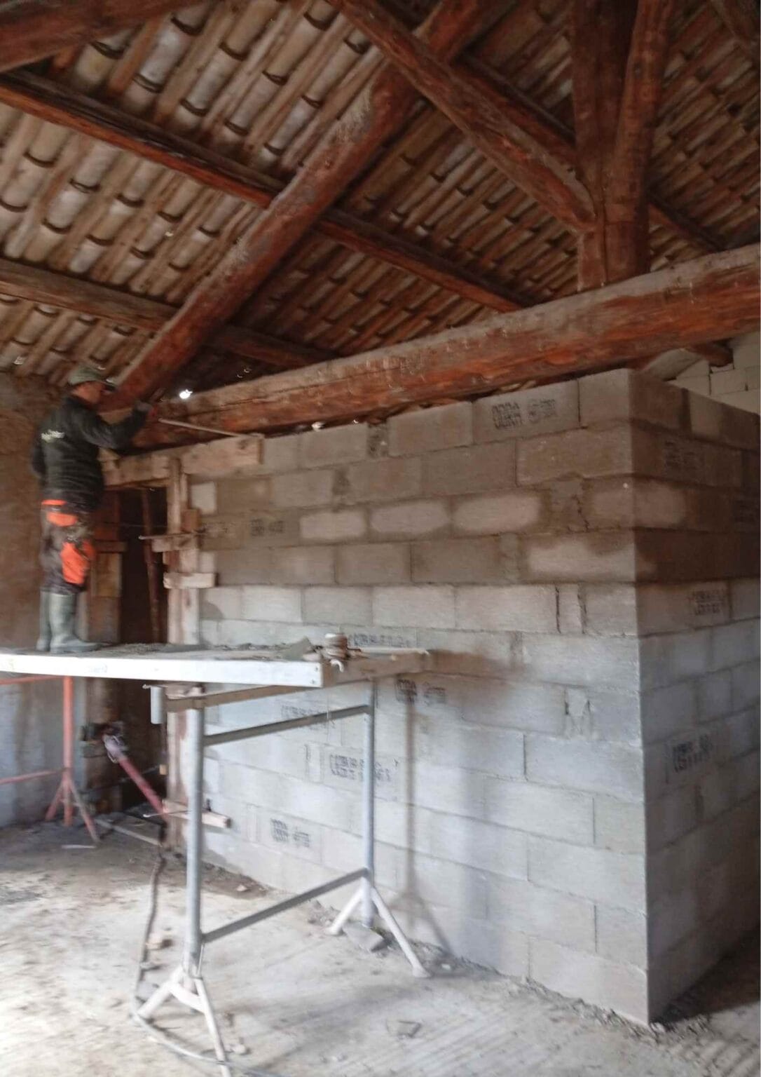 Murs en cours de construction et aménagement
