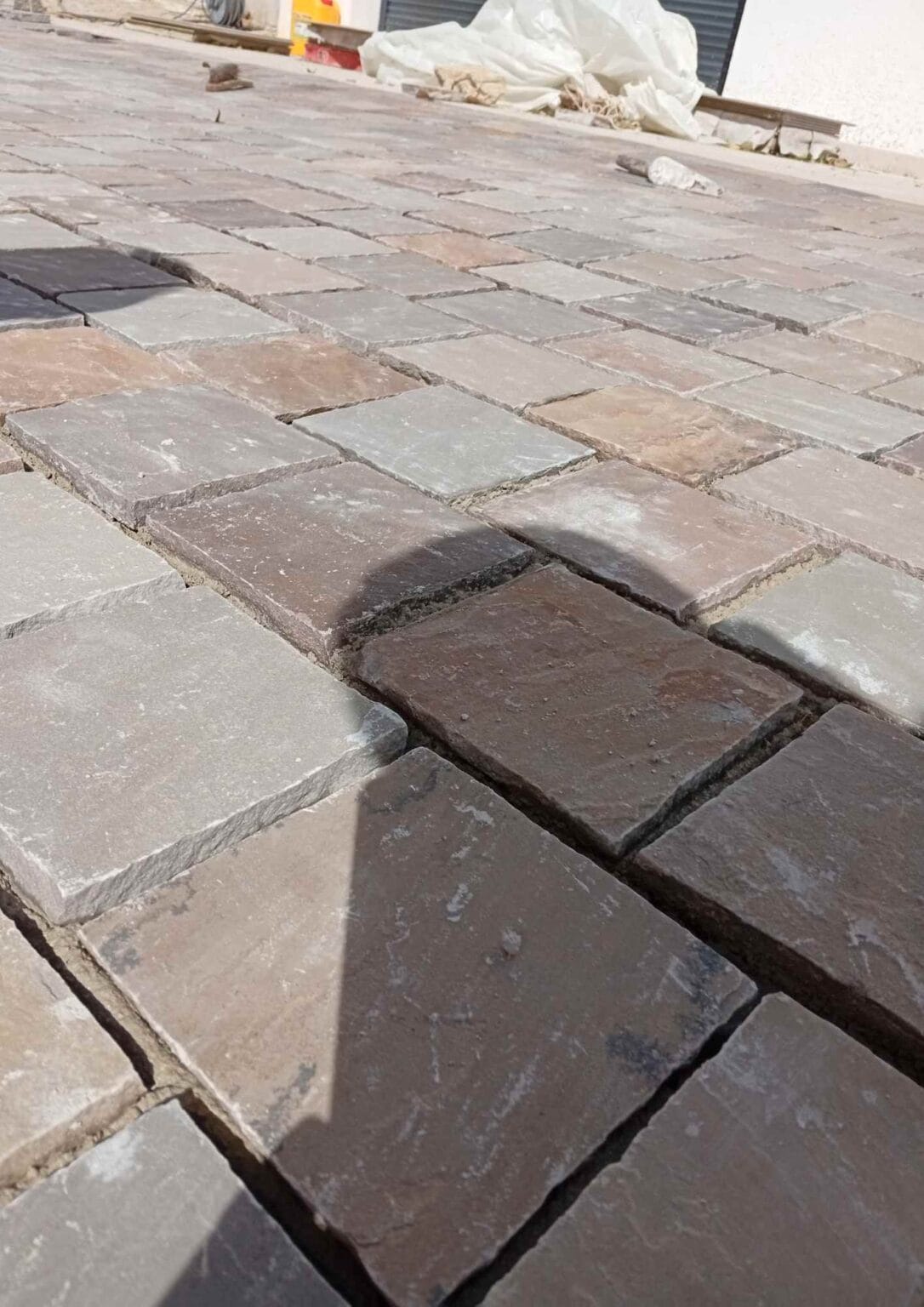Vue rapprochée sur un pavé posé