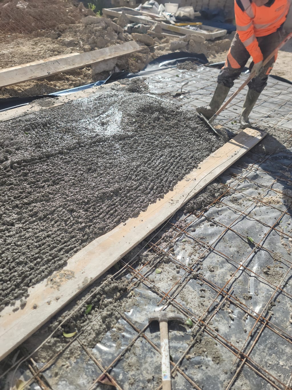 Coulage béton frais sur treillis soudé ST25C — préparation dalle