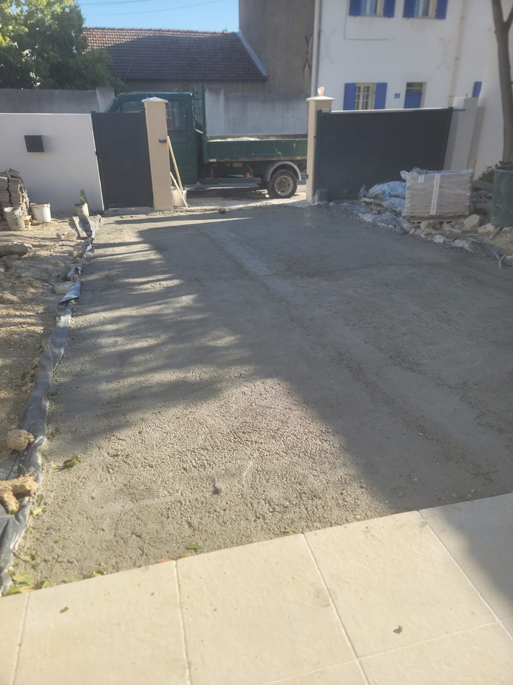 Vue large du terrain avant coulage de la dalle support