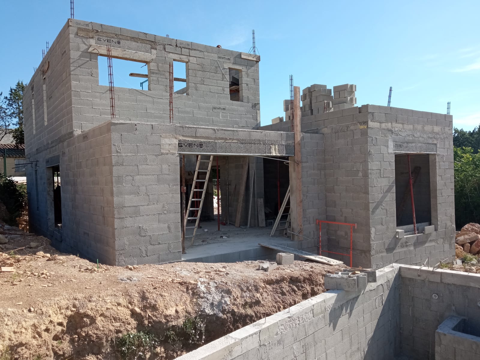 Chantier extension maison Marseille — élévation parpaing raccordée à l'existant · 13ᵉ · LMVP