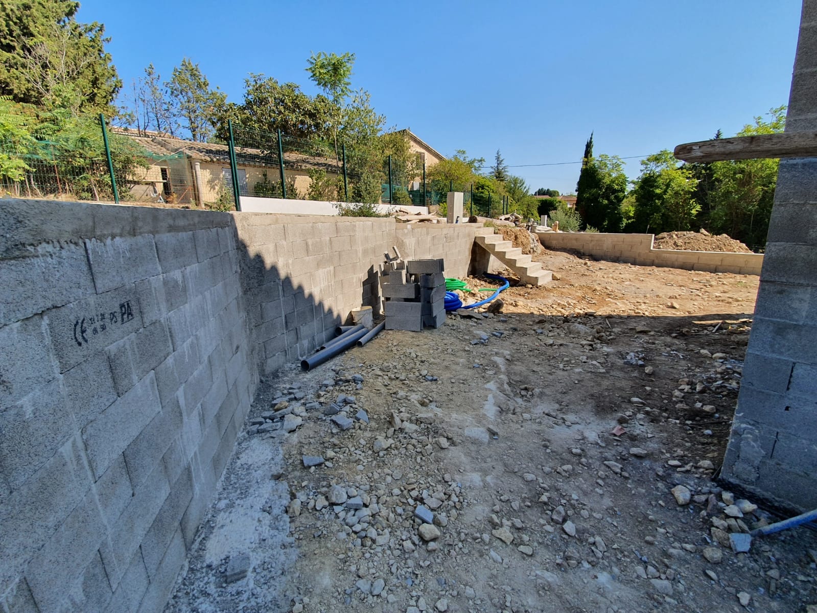 Mur de soutènement villa — préparation et terrassement