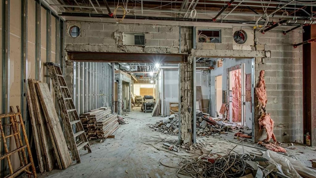 Appartement ancien marseillais avant rénovation, murs et planchers à contrôler avant achat