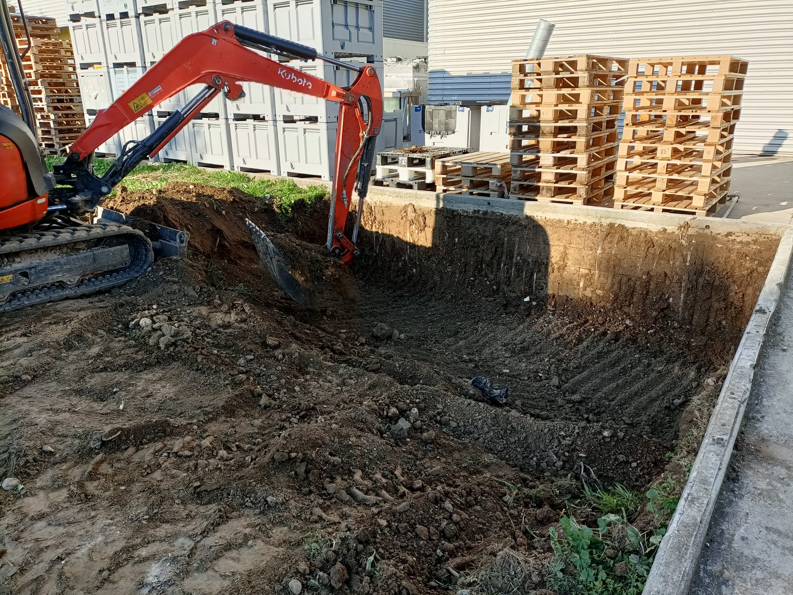 Mise en place du gravier et du treillis soudé — préparation dalle 20 m²