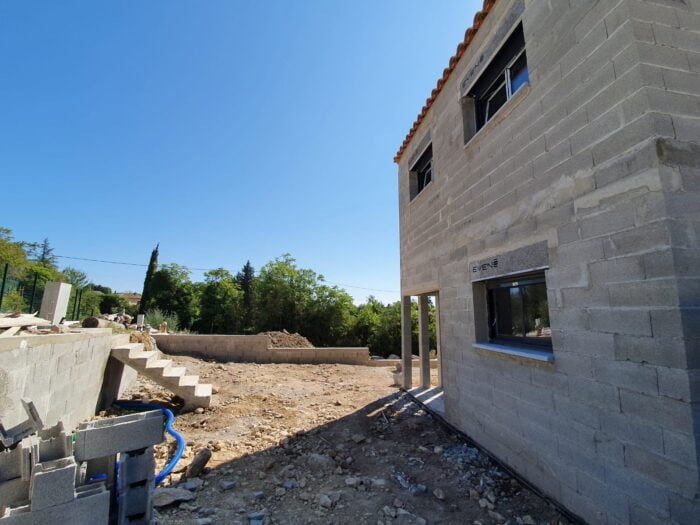 Prix extension maison Miramas 13 — chantier parpaing en cours